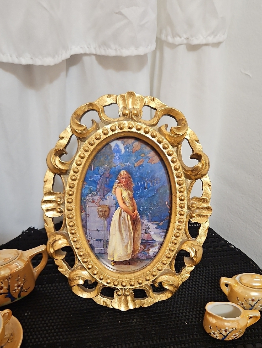 Vintage-style Decorative Ornate Gold Oval Decorative Picture Frame